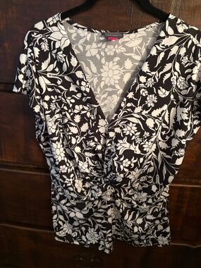 Vince Camuto twist top